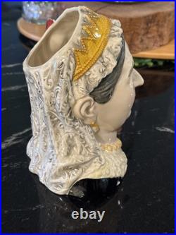 Queen Victoria Royal Doulton, D7152, Toby Character Jug Of The Year 2001 RARE